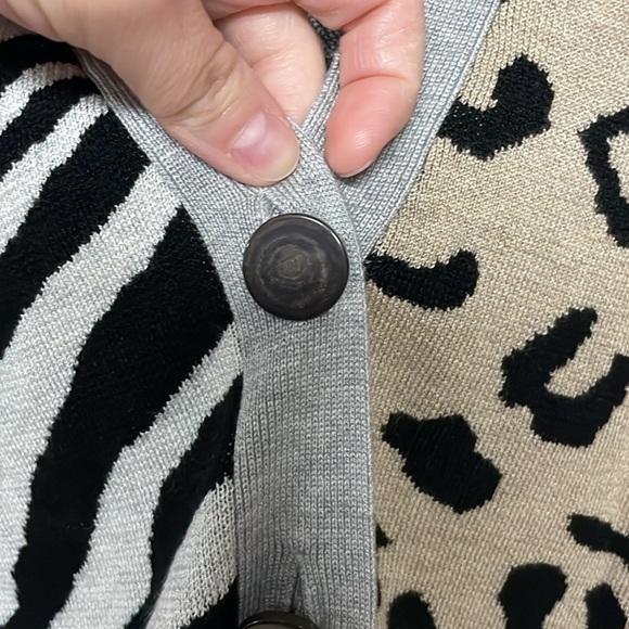 Peyton Primrose size large animal/reptile print cardigan - Picture 3 of 6
